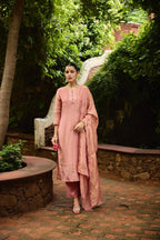 House of Pataudi Women Dusty Pink Embroidered Silk Blend Kurta Set with Dupatta
