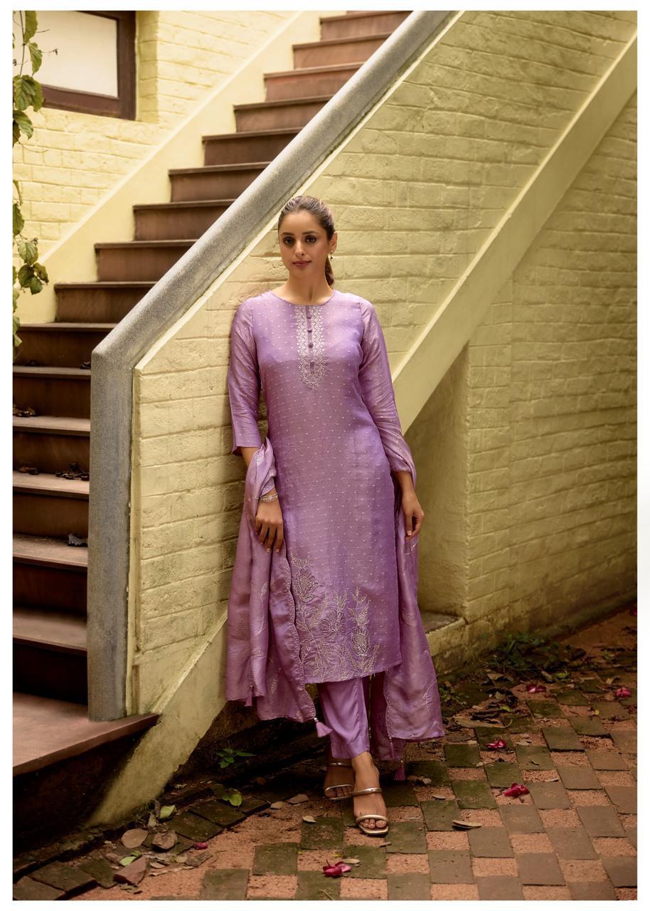 House of Pataudi Women Dusty Pink Embroidered Silk Blend Kurta Set with Dupatta
