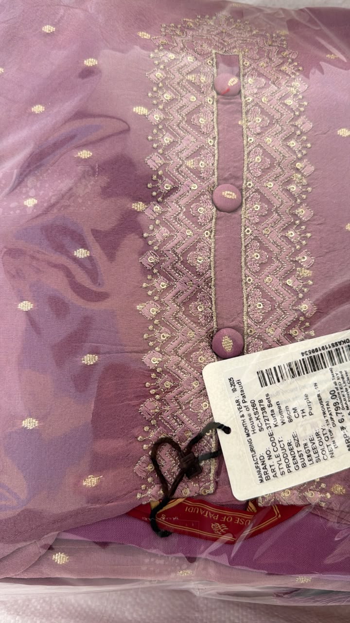 House of Pataudi Women Dusty Pink Embroidered Silk Blend Kurta Set with Dupatta