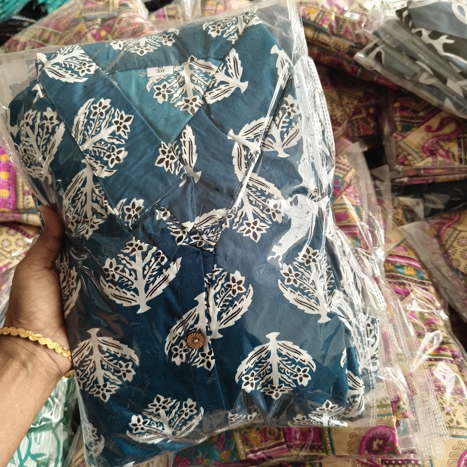 Women Floral Printed Rayon 14KG Collar A-Line Kurta Palazzo Co-Ord Set